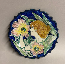 Piatto da donna in stile