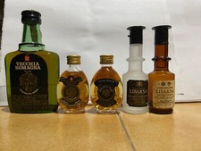 Varie mini bottiglie liquori