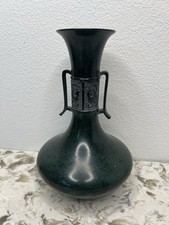 Antico vaso giapponese in bronzo - dettaglio doppio manico - periodo Meiji - XIX secolo