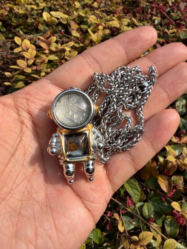 Collana con ciondolo meteorite