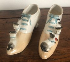 Antica porcellana tedesca - coppia di scarpine con gatti / topi