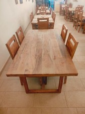 Tavoli e sedie di legno