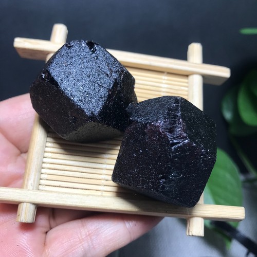 2pcs 142g rare - 142g, garnet