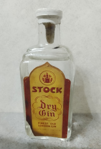 Mignon stock dry gin anni - stock,