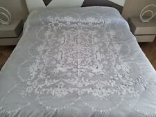 Maestoso copriletto in organza e lino con ricamo intaglio e punto pieno a mano