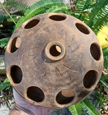 Antico mangiatoia per polli in