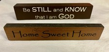 Lotto 2 piccole insegne in blocco di legno stare fermi e sapere che sono Dio e casa dolce casa