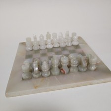 Scacchiera in alabastro con