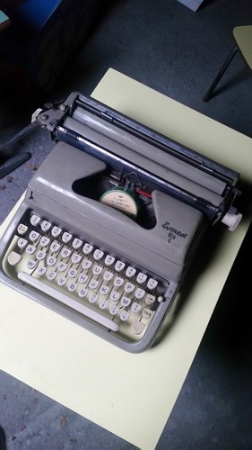 Macchina scrivere olivetti - da,