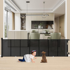 Retractable safety gate for