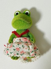 Sylvanian families frog - frog, girl
