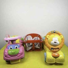 coppia di macchine per bambini e altalena