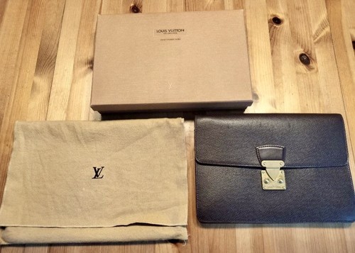 Louis vuitton taiga acajou - vuitton,