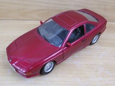 modellino di automobile MAISTO BMW 850I in scala 1/18 rossa vintage auto