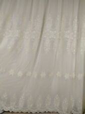 Tenda a metro balze ricamate