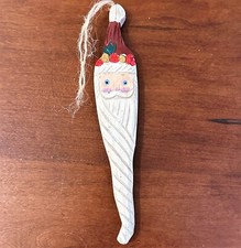 Ornamento natalizio in legno intagliato e dipinto a mano volto di Babbo Natale norvegese