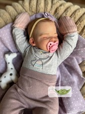 Bambola Ellie Realistica