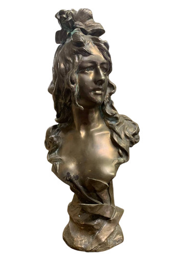 Scultura mezzo busto giovane