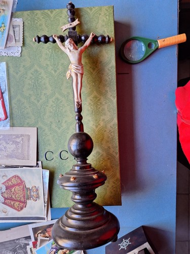 Antico crocifisso altare - altare, su