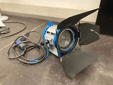 PROIETTORE ARRI 650 PLUS CON LENTE FRESNEL 650W con BANDIERE