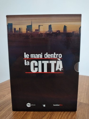 Mani dentro citta serie - dentro,