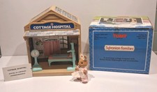 Sylvanian Families Cottage Hospital 3179 TOMY 1991 completo in scatola infermiera Emily VG