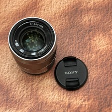 Sony sel 8 - f/1.8, oss