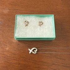 Set orecchini e collana