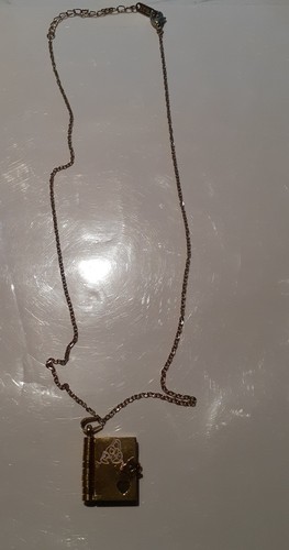 Collana bigiotteria libro