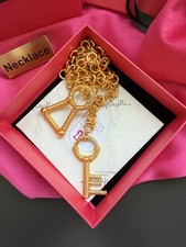 Collana con ciondolo buco