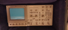 Oscilloscopio Tektronix 2245 non funzionante. Completo di box trasporto