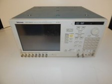 TEKTRONIX AWG5002B Forme D'