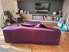 divano 3 posti tessuto dalle forme moderne della B&B Italia. 