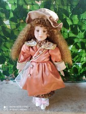 Bambola in porcellana da