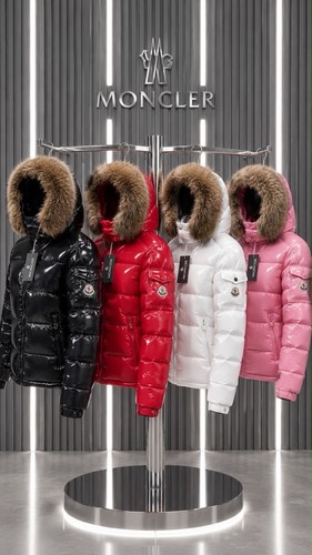 Moncler piumino donna corto
