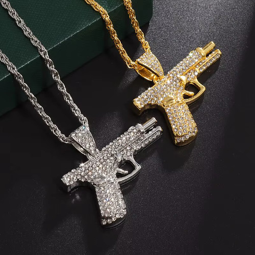 Collana con ciondolo - , pistola
