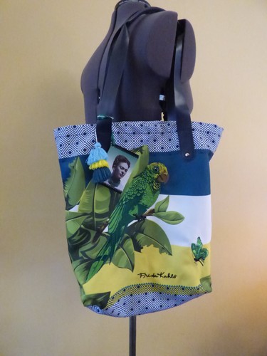 Frida kahlo parrot - frida,