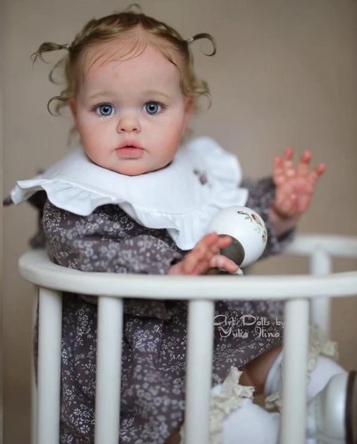 Adorabile bambola bambina