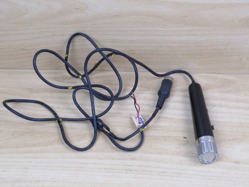 Vecchio microfono con - microfono, attaco