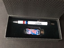 penna bianca con pubblicità e inchiostro nero + accendino non ricaricabile 