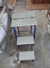 sgabello in metallo e piani alluminio