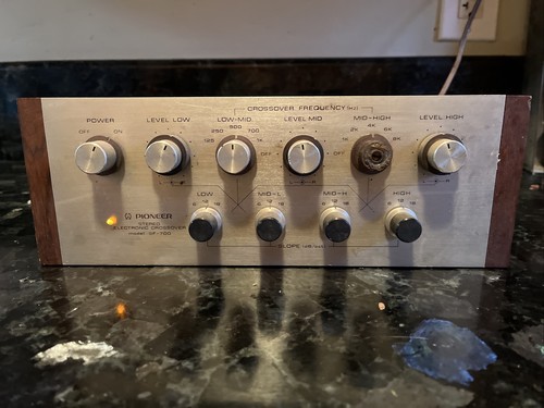 Amplificatore equalizzatore - , di