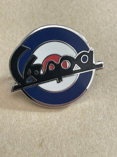 Vespa metal scooter - pin, badge
