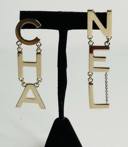 Chanel runway cha - runway,