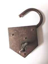 lucchetto antico con chiave