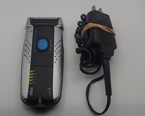 Braun 7540 electric razor - , w/