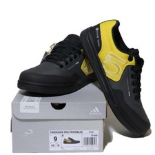 Nuove scarpe da mountain bike