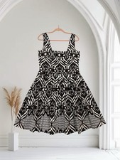 Abito midi svasato e aderente