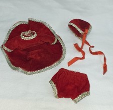 Bambola vintage anni 50 velluto rosso 8" vestito pattinaggio su ghiaccio cappello bordo argento scatti quadrati