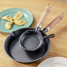 Padella in ghisa manico legno